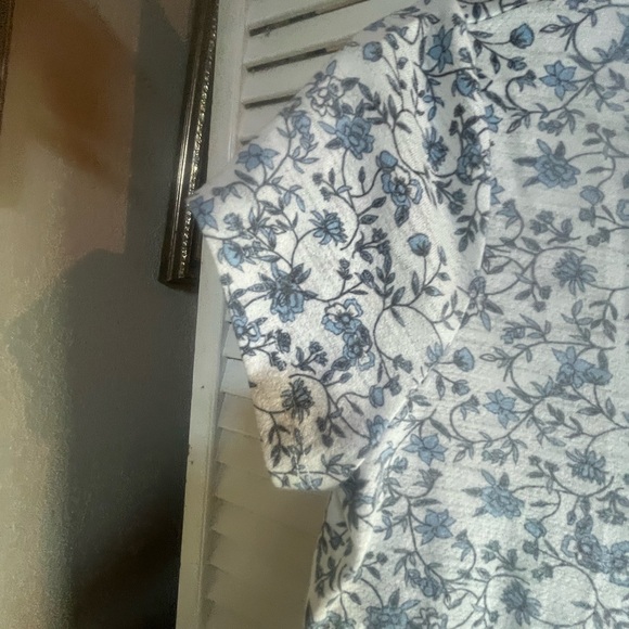 LC LAUREN CONRAD floral Short Sleeve Fitted T-Shirt - Picture 5 of 9